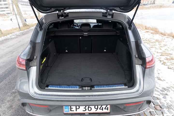 Grå Mercedes EQC400 fra 2023