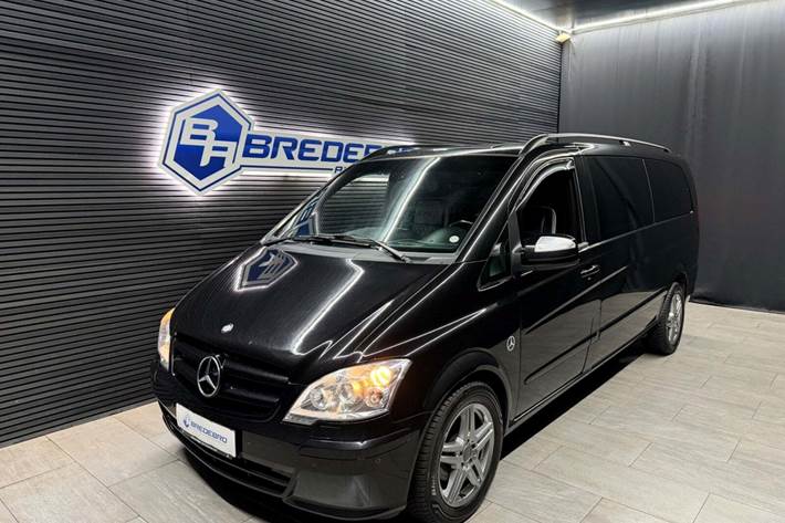 Sort Mercedes Vito 116 fra 2011 set udefra