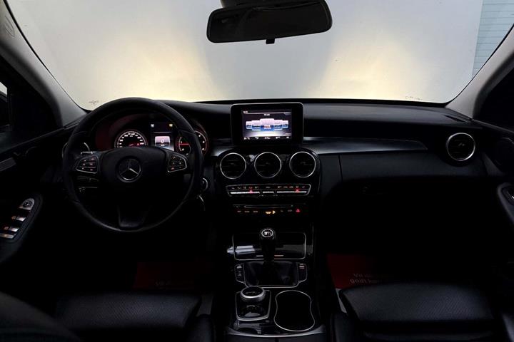 Sort Mercedes C220 d fra 2016