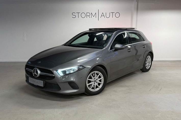 Grå Mercedes A200 fra 2019 set udefra