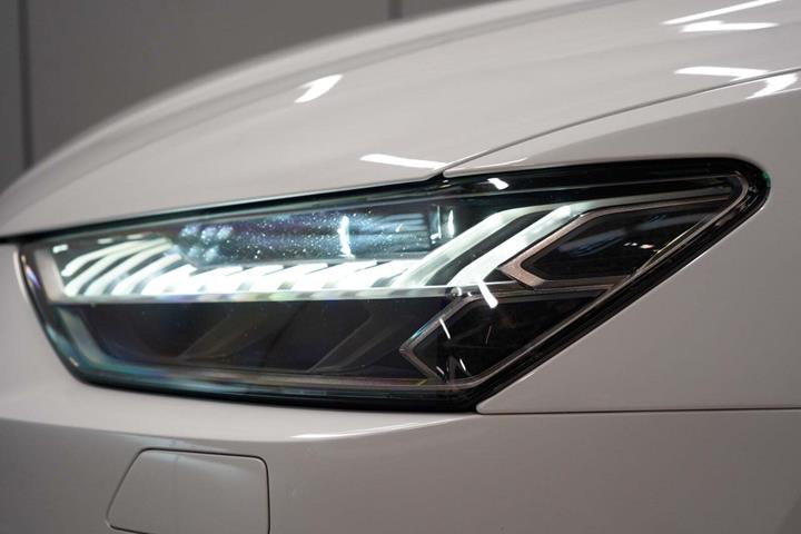 Hvid Audi A7 fra 2023