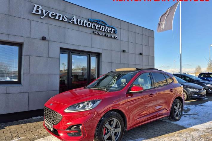 Rød Ford Kuga fra 2020 set udefra