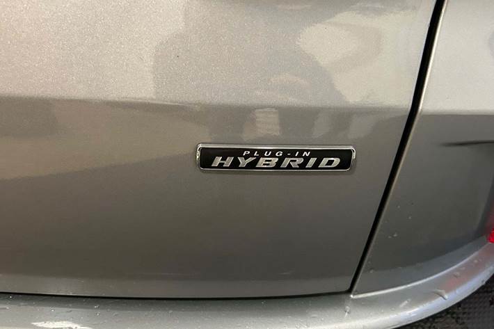 Grå Ford Kuga fra 2022