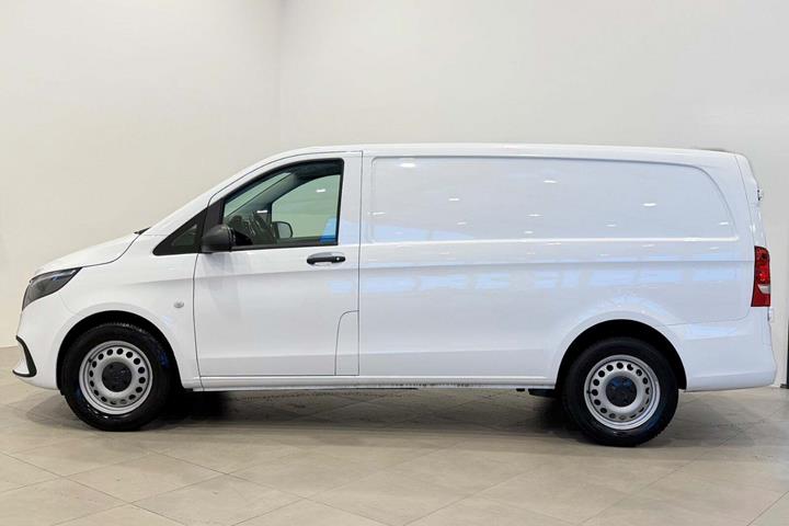 Hvid Mercedes Vito 116 fra 2024