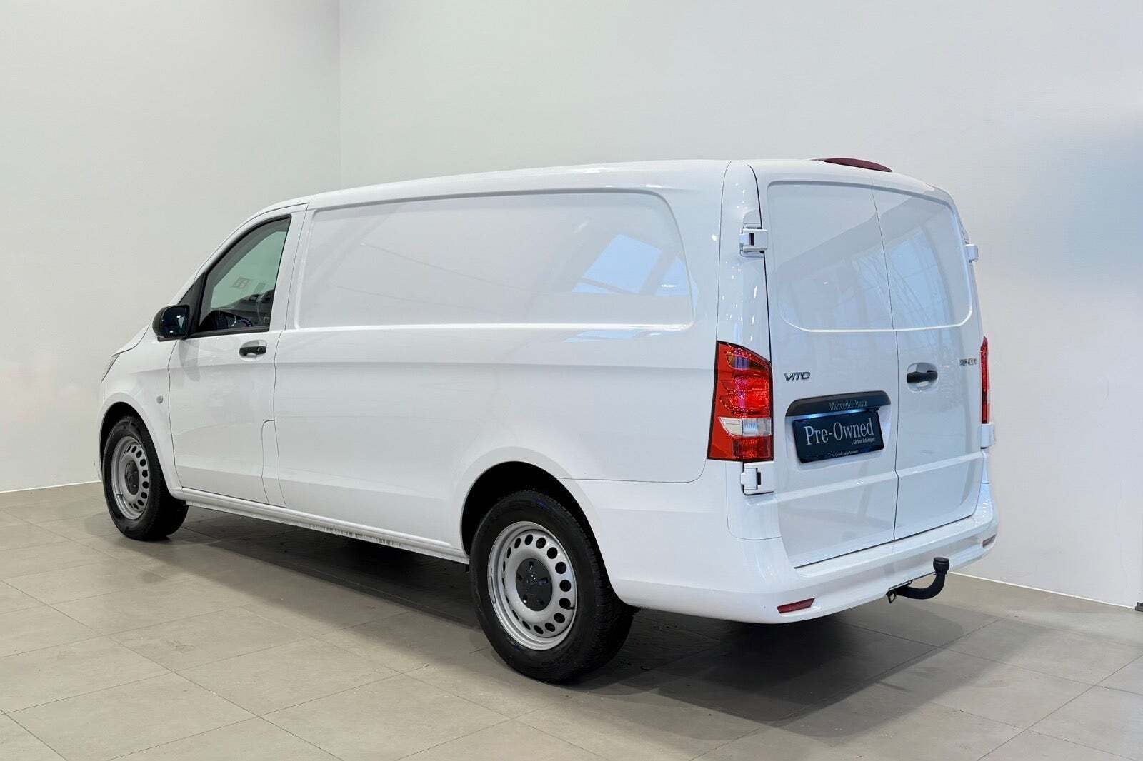 Hvid Mercedes Vito 116 fra 2024