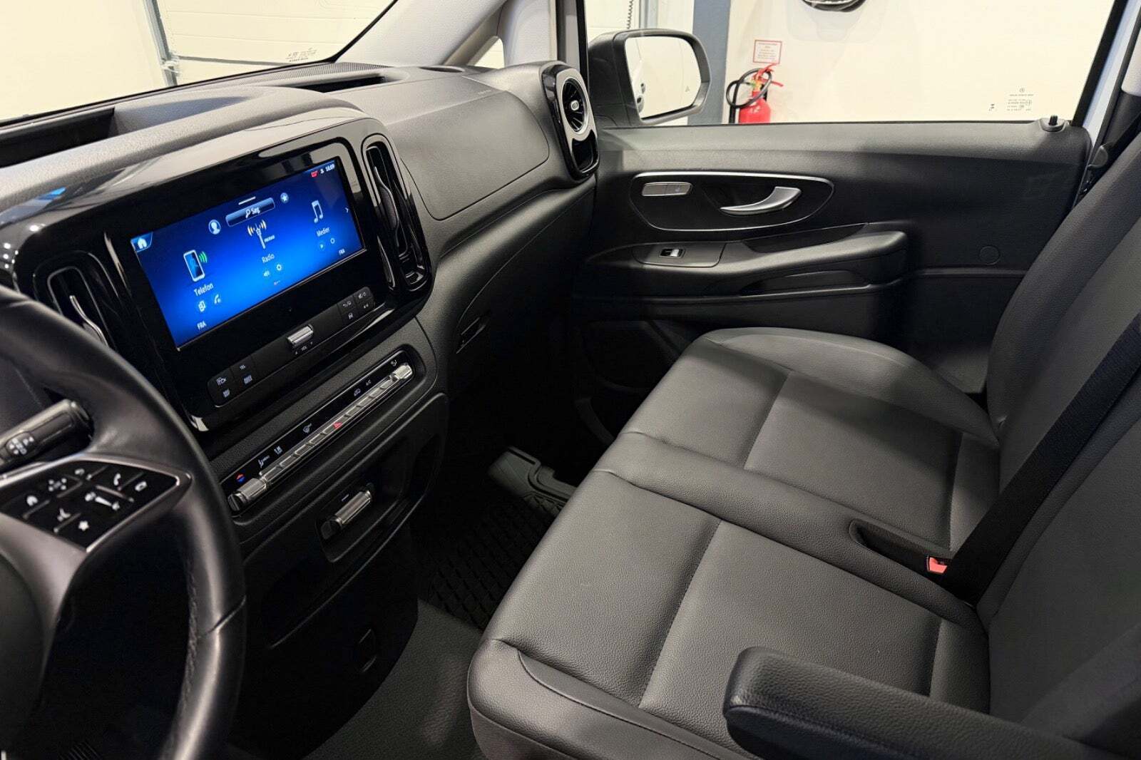 Hvid Mercedes Vito 116 fra 2024