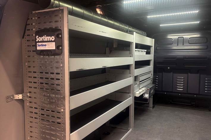 Sort Mercedes Vito 114 fra 2022