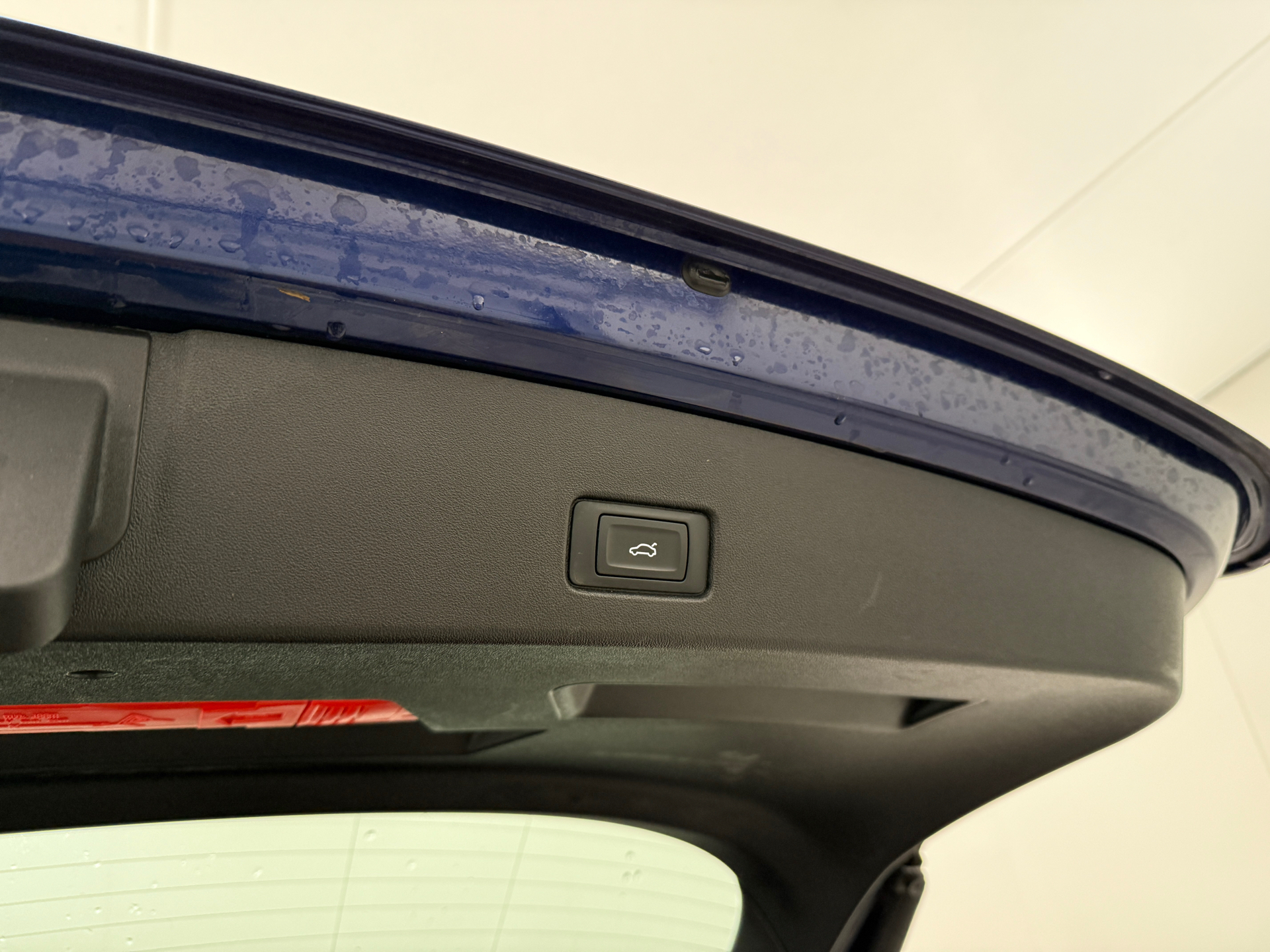 Blå Audi Q4 fra 2021