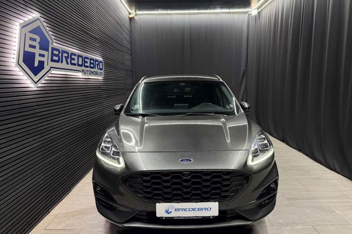 Grå Ford Kuga fra 2021