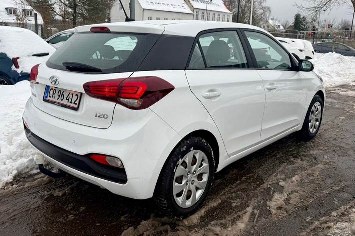 Hvid Hyundai i20 fra 2020