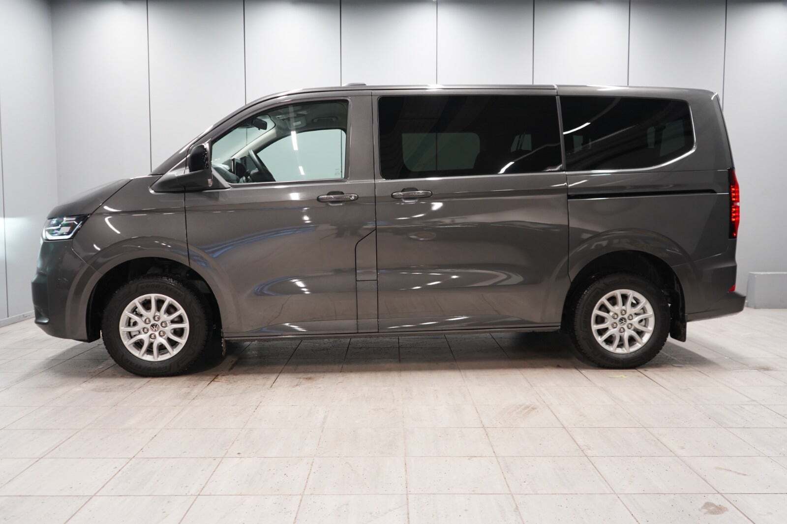 VW e-Caravelle 64 Life SWB