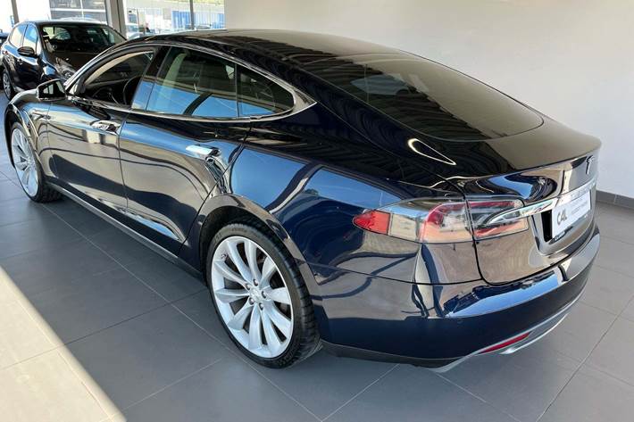 Blå Tesla Model S fra 2014
