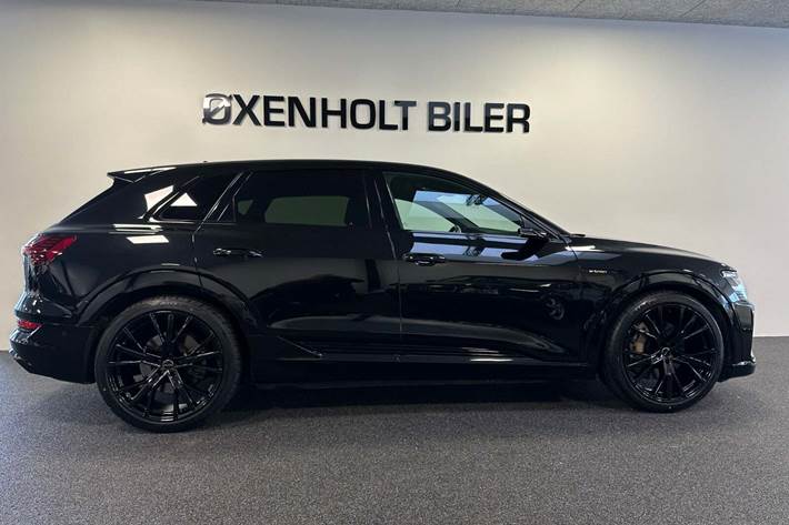 Sort Audi e-tron fra 2021