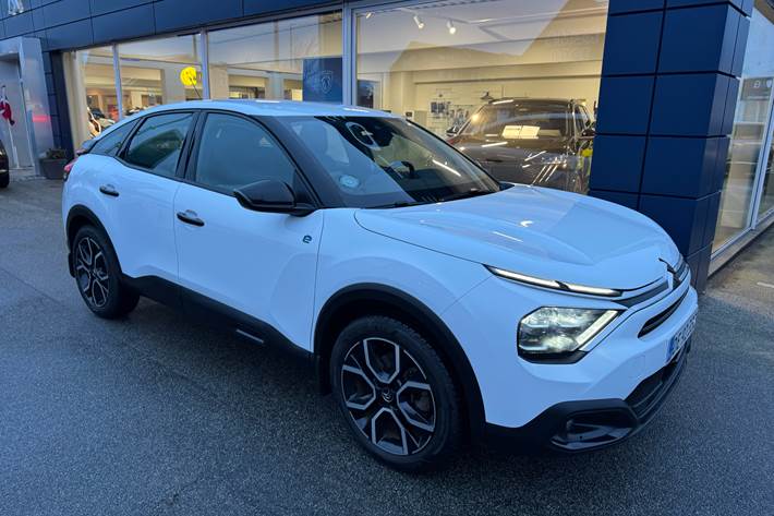 Hvid Citroën ë-C4 fra 2021 set udefra