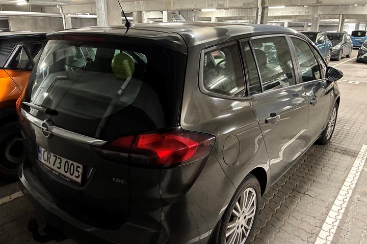 Grå Opel Zafira fra 2014