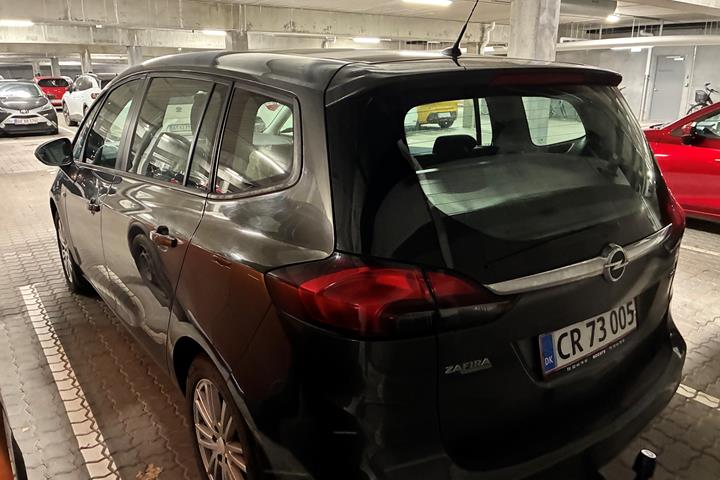 Grå Opel Zafira fra 2014
