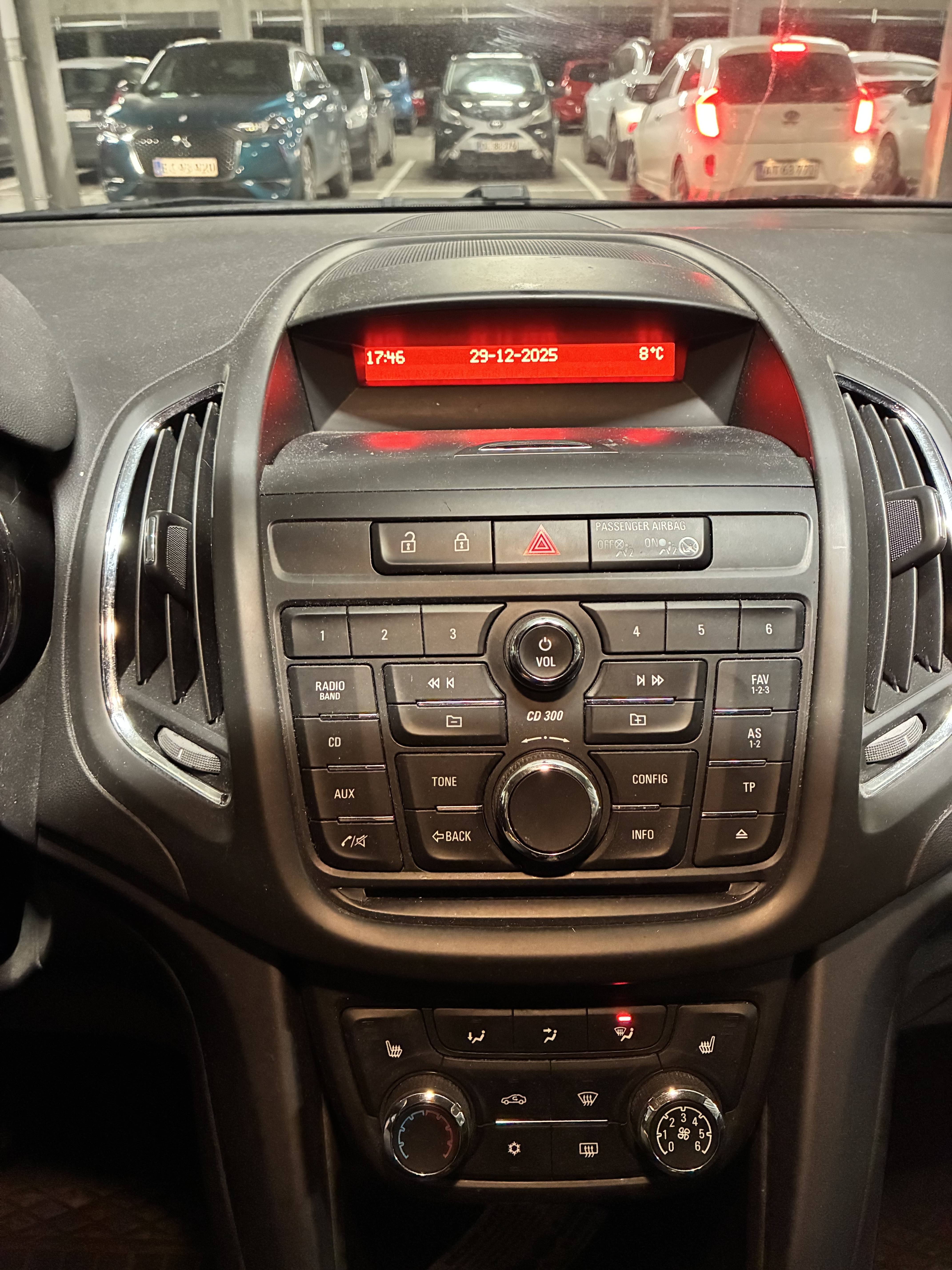 Grå Opel Zafira fra 2014