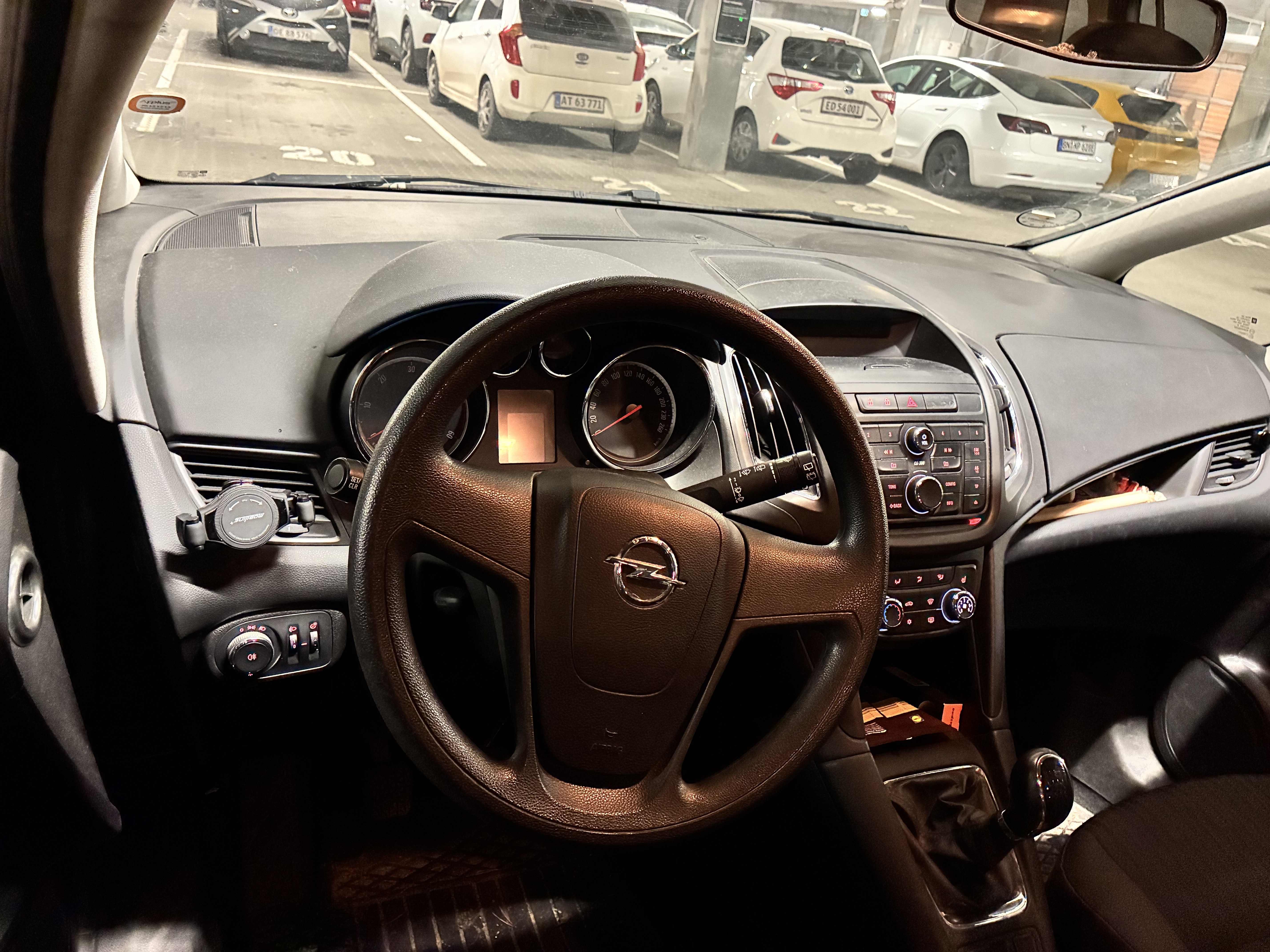 Grå Opel Zafira fra 2014