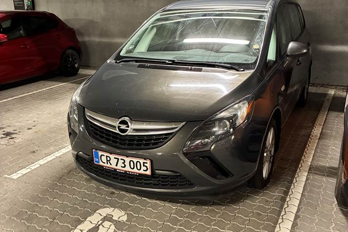 Grå Opel Zafira fra 2014