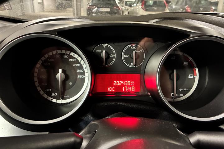 Hvid Alfa Romeo Giulietta fra 2012