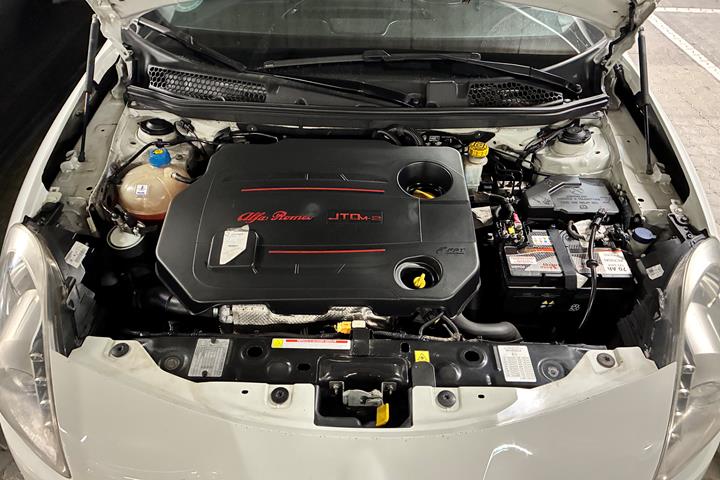 Hvid Alfa Romeo Giulietta fra 2012