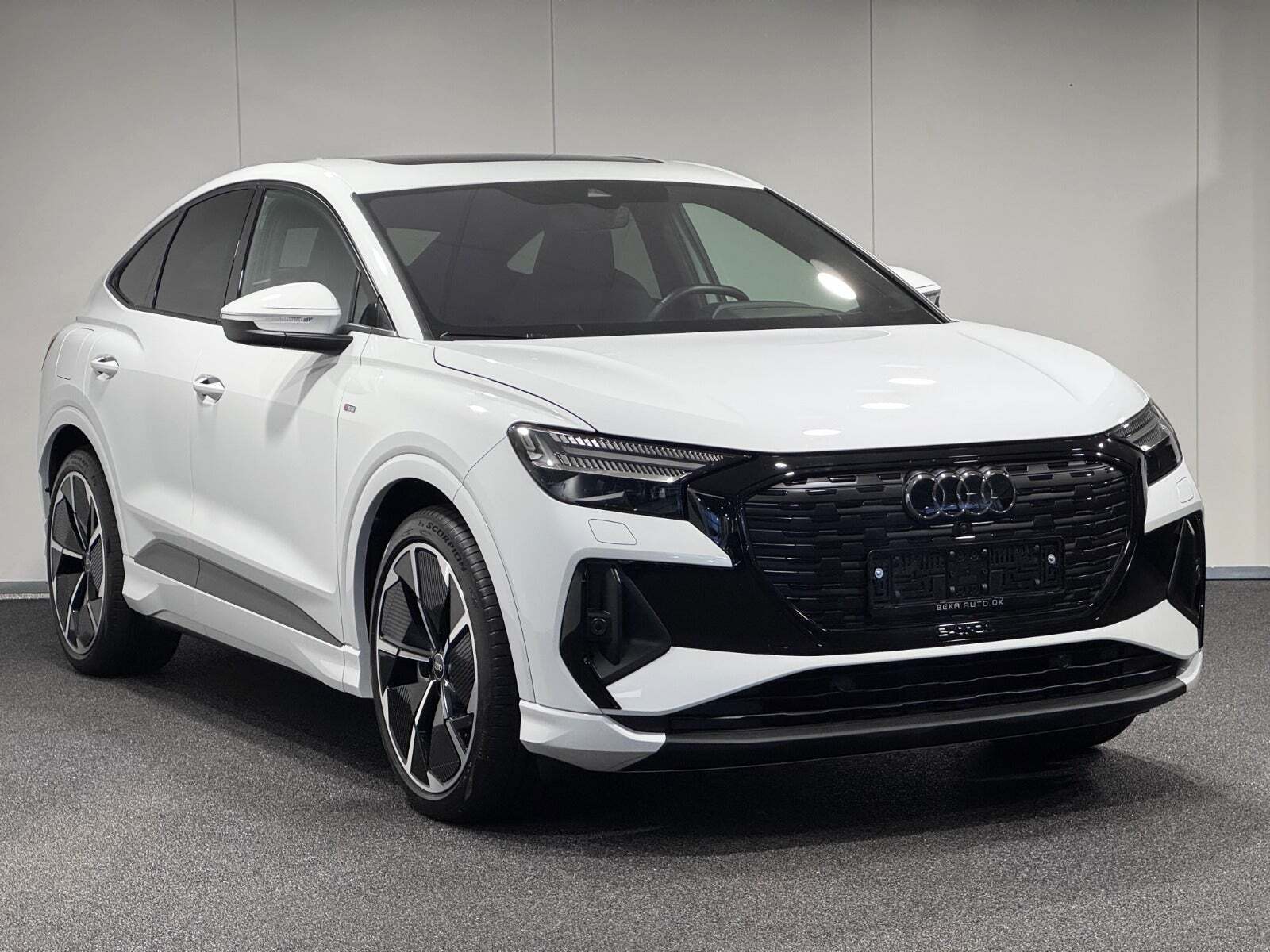 Hvid Audi Q4 e-tron fra 2024
