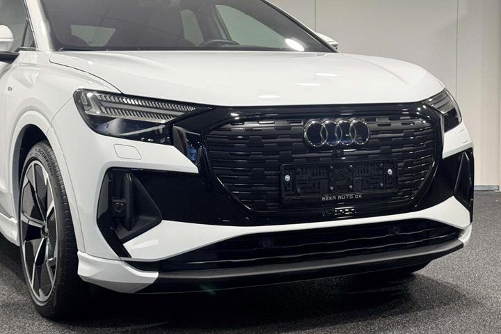 Hvid Audi Q4 e-tron fra 2024