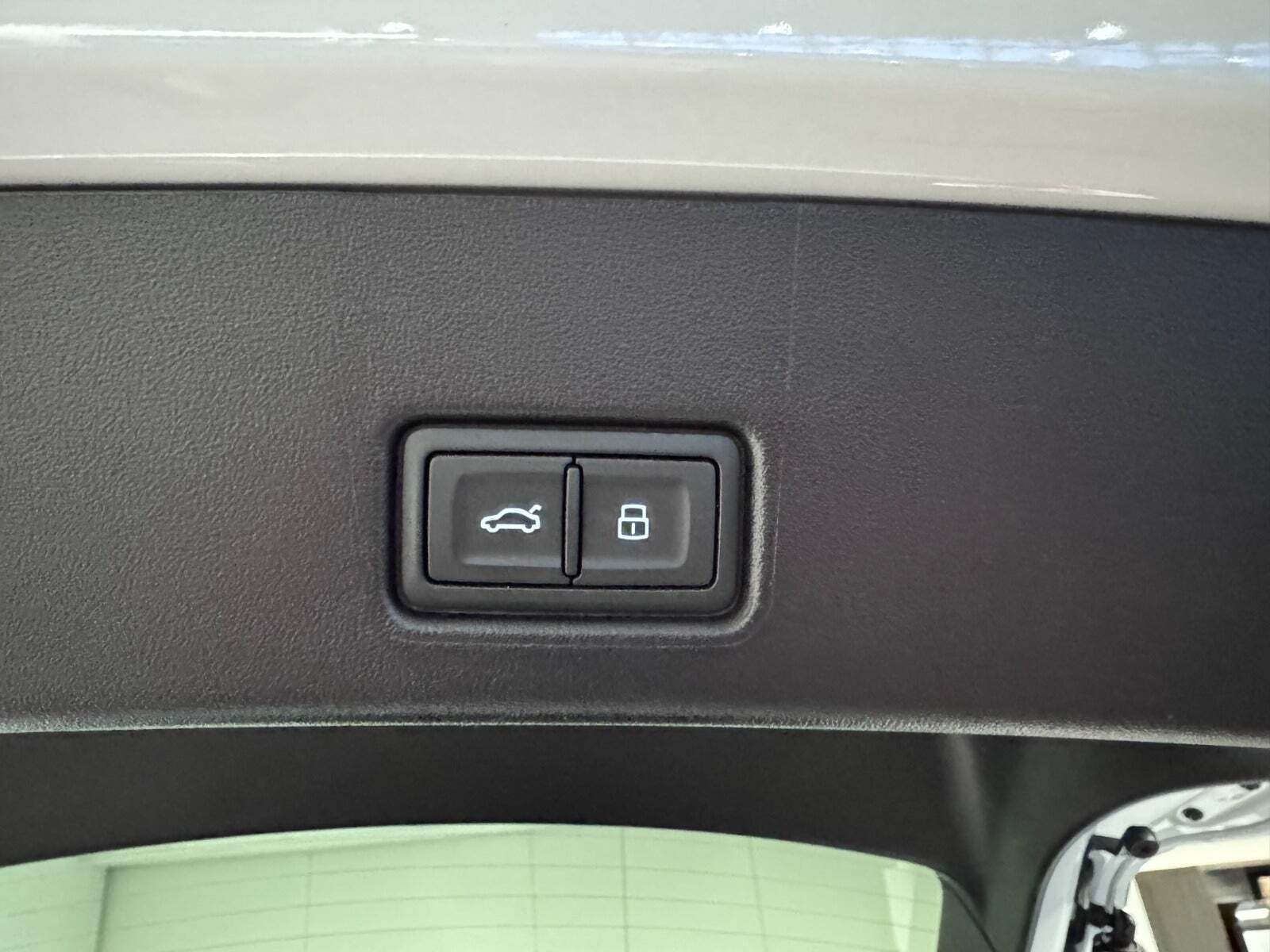 Hvid Audi Q4 e-tron fra 2024