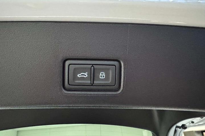 Hvid Audi Q4 e-tron fra 2024