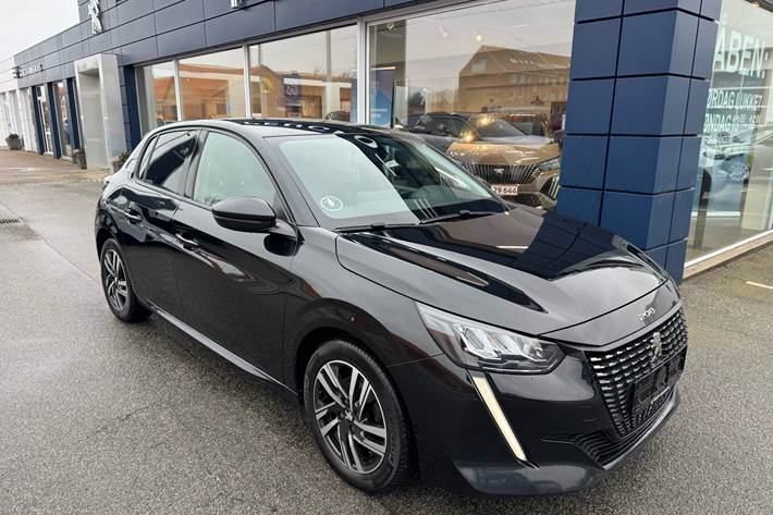 Sort Peugeot 208 fra 2021 set udefra