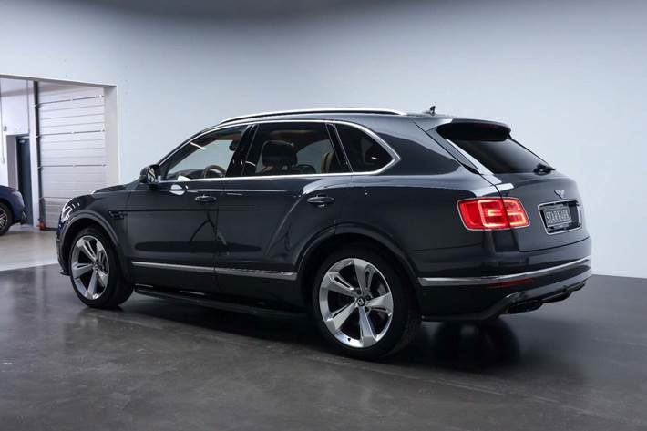 Grå Bentley Bentayga fra 2017