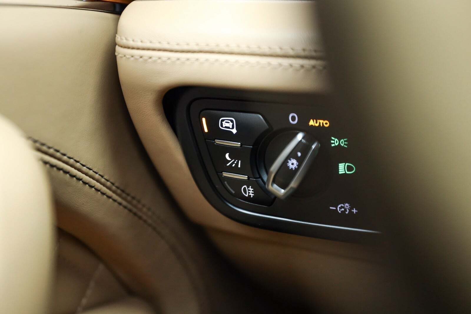 Grå Bentley Bentayga fra 2017