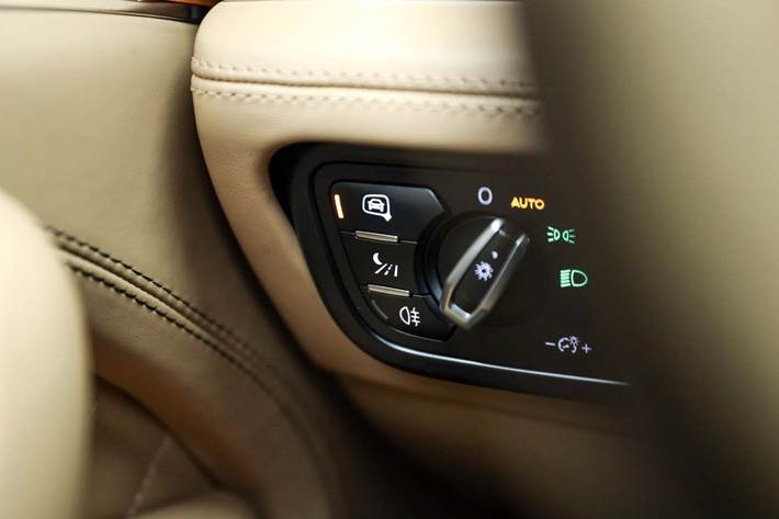 Grå Bentley Bentayga fra 2017