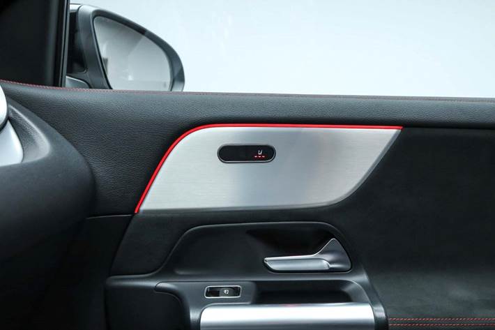 Sort Mercedes EQA250+ fra 2024