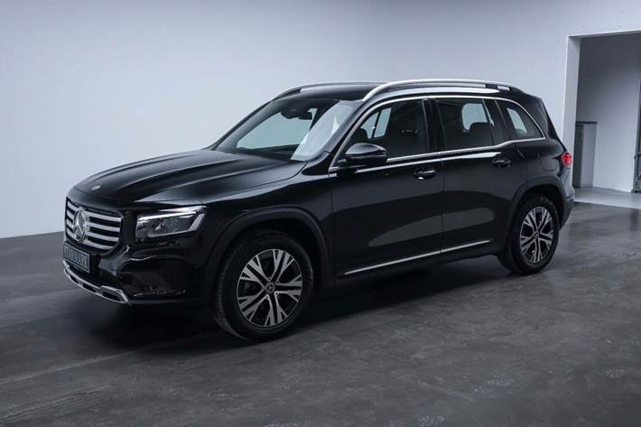 Sort Mercedes GLB200 fra 2024
