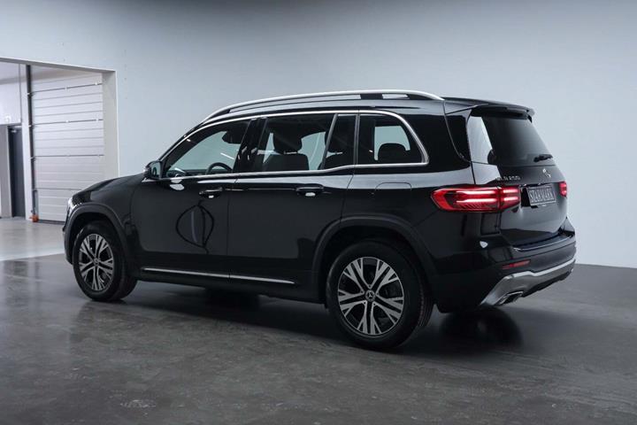 Sort Mercedes GLB200 fra 2024
