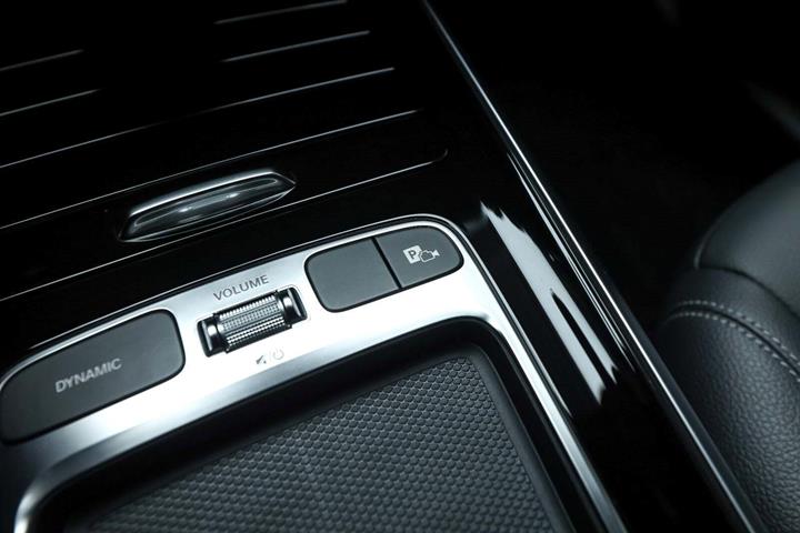 Sort Mercedes GLB200 fra 2024
