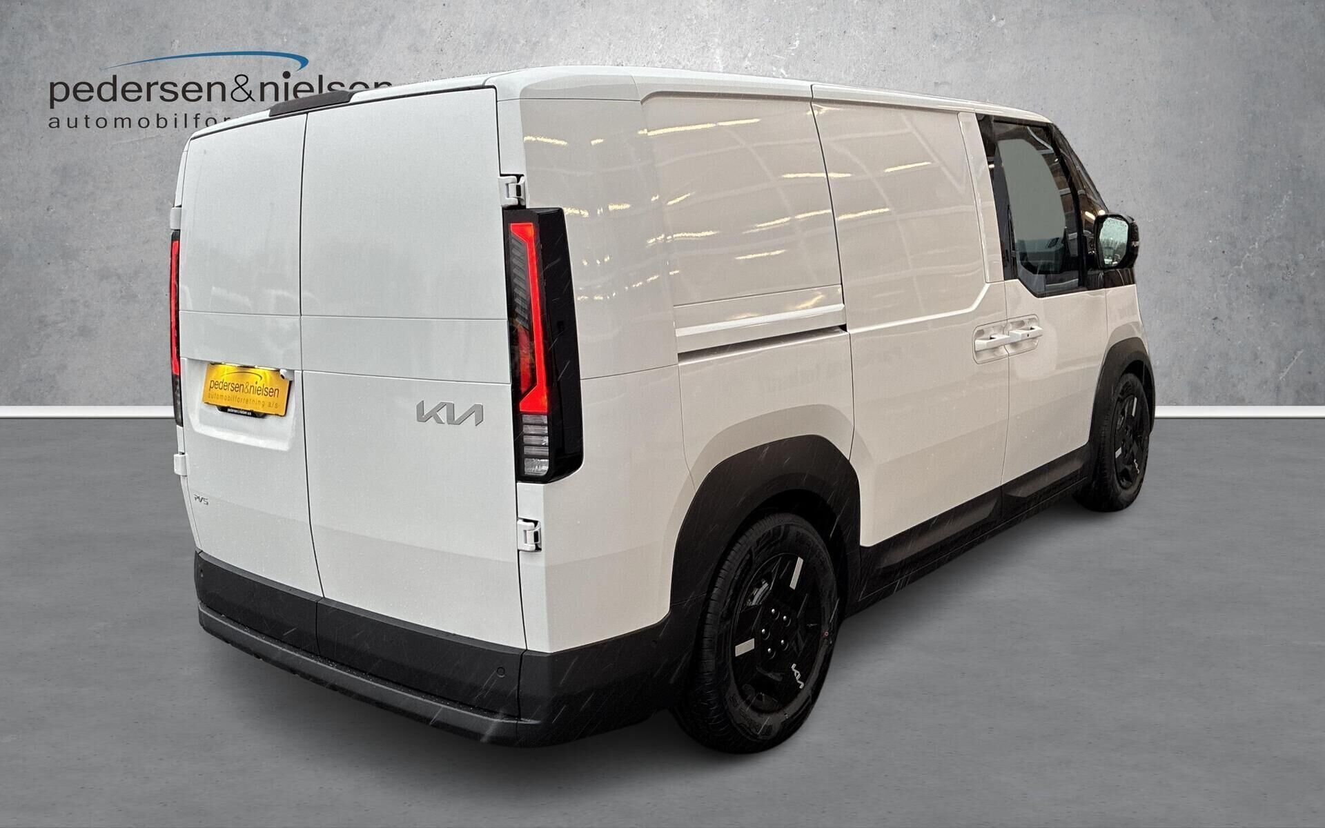 Kia PV5 Cargo L2H1 EL Long Range Work Pro 163HK Van Aut.