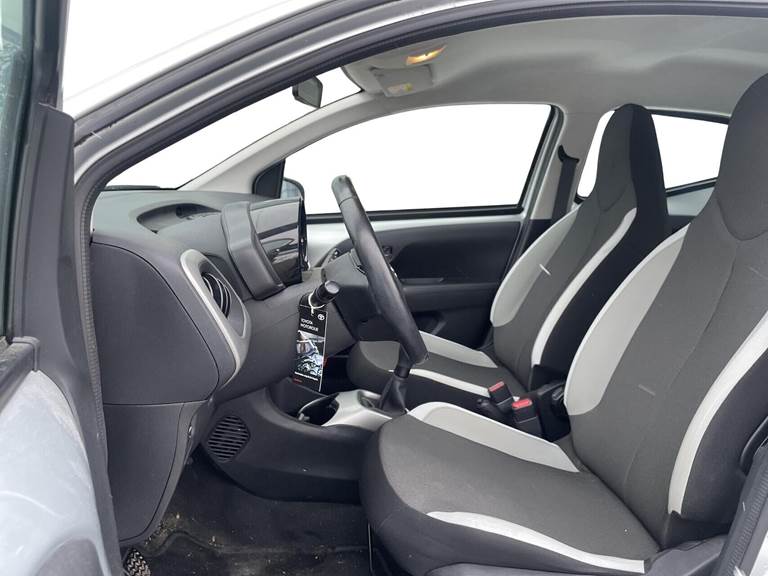 Toyota Aygo 1,0 VVT-I X-Play + X-Touch 69HK 5d