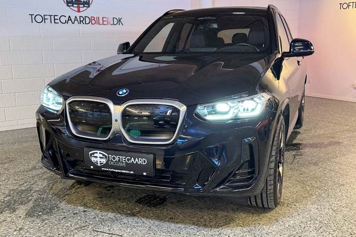 Blå BMW iX3 fra 2023
