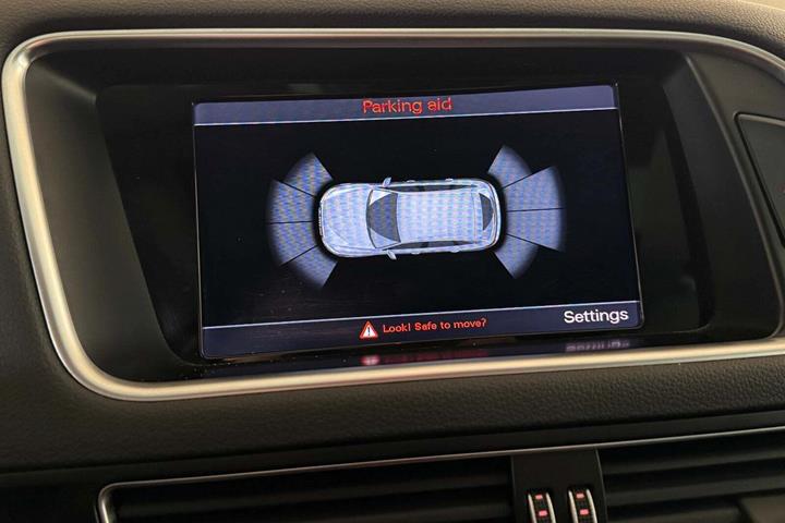 Grå Audi SQ5 fra 2016