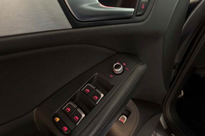 Grå Audi SQ5 fra 2016