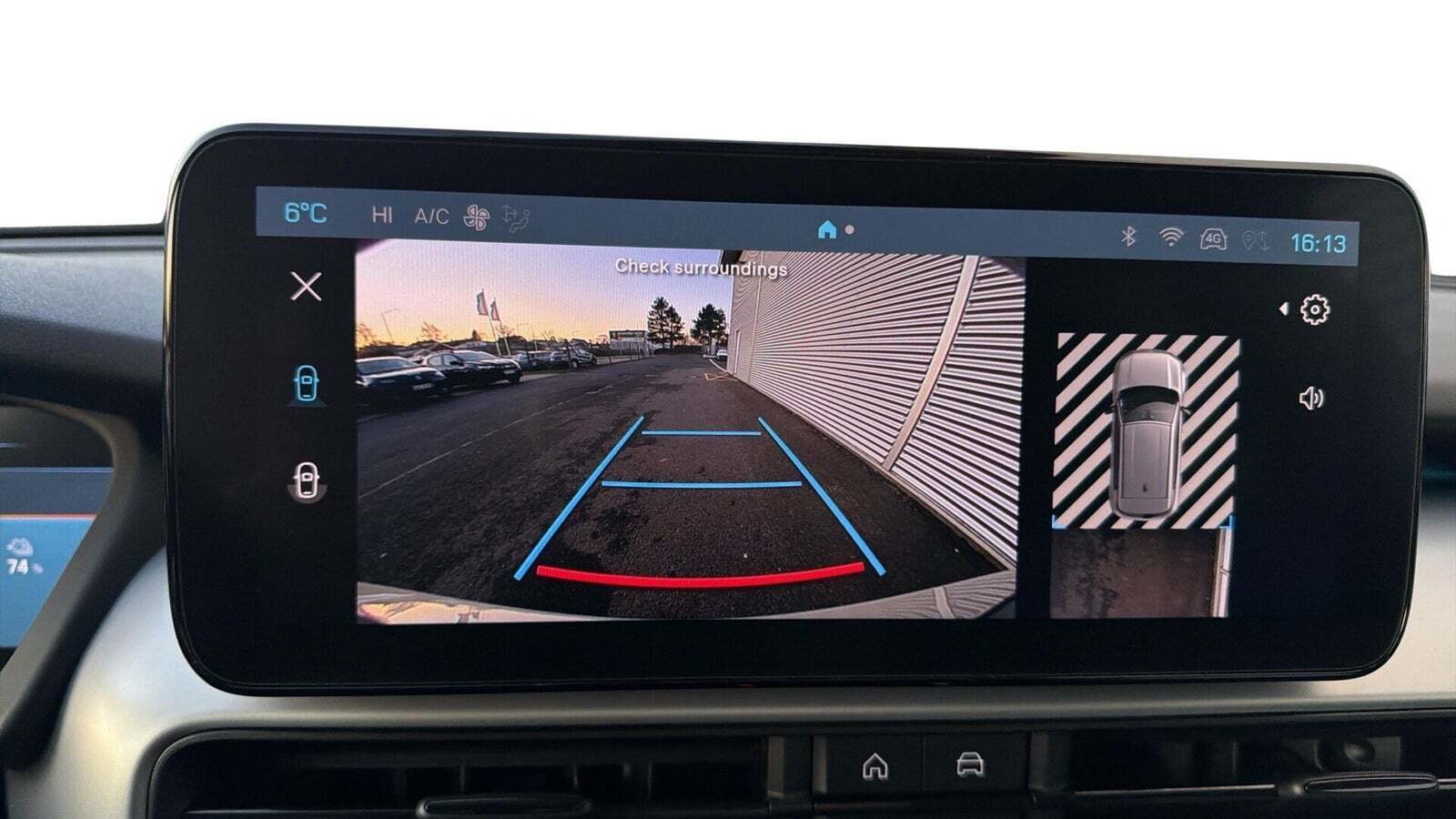 Grå Jeep Avenger fra 2025