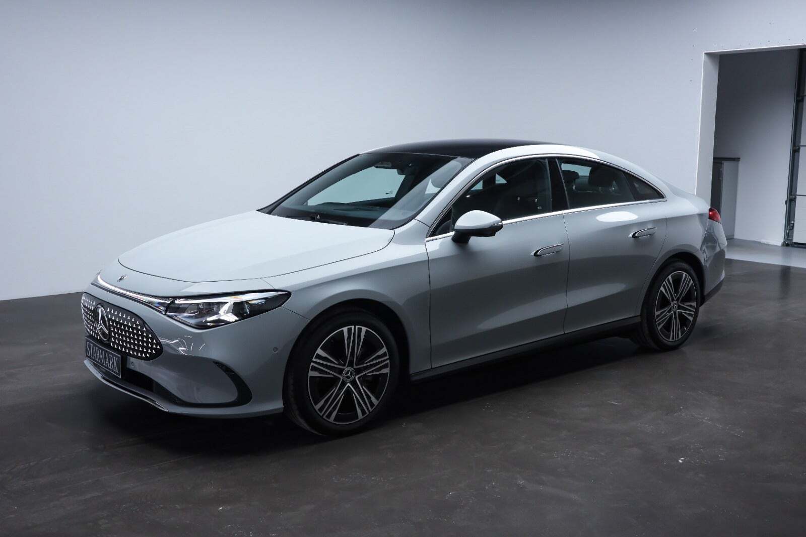 Grå Mercedes CLA250+ fra 2025