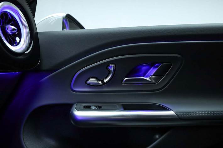 Grå Mercedes CLA250+ fra 2025