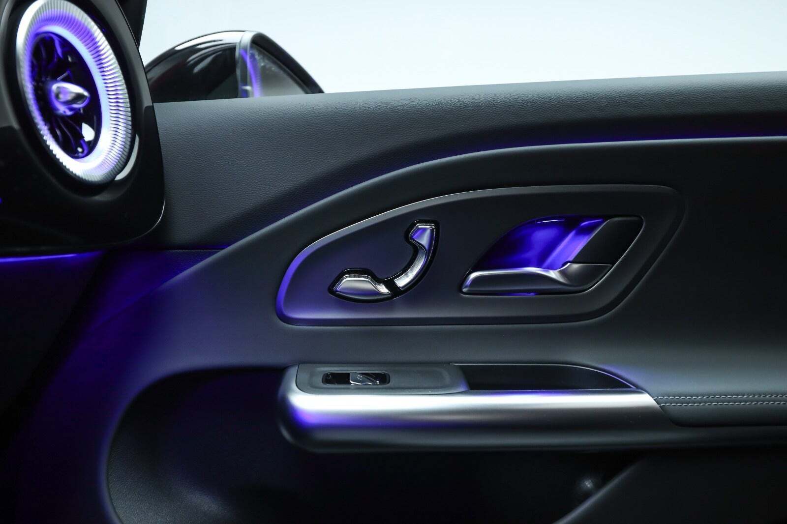 Rød Mercedes CLA250+ fra 2025