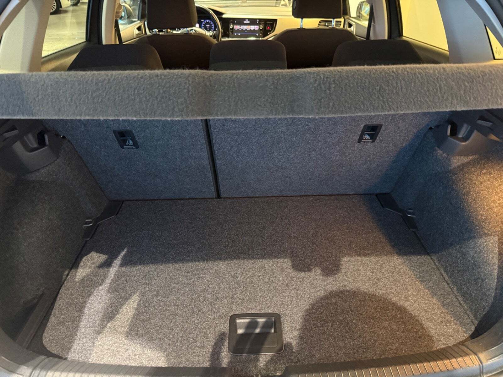 Grå VW Polo fra 2020