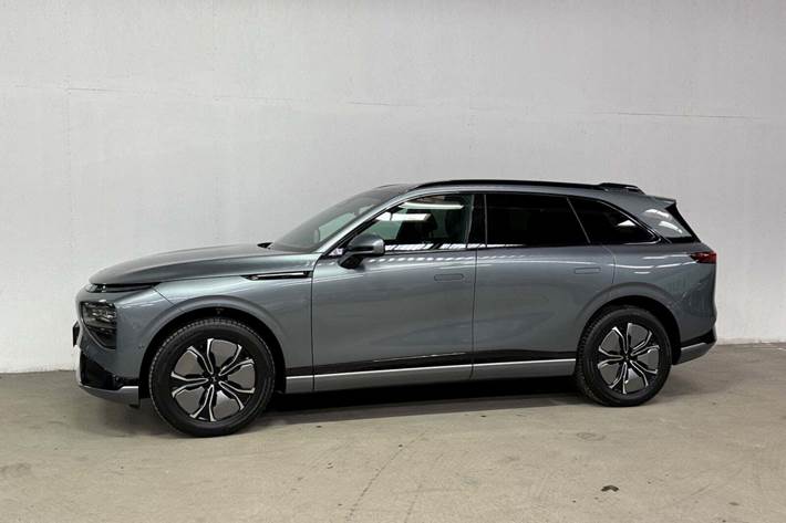 Grå Xpeng G9 fra 2024