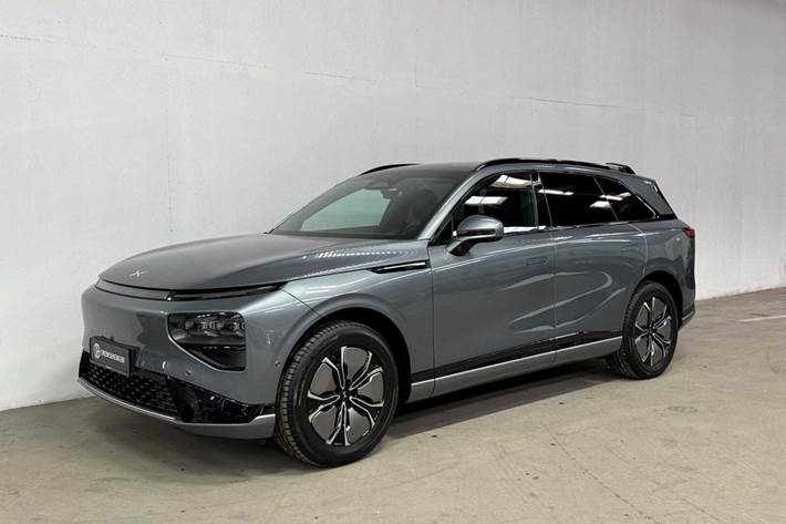 Grå Xpeng G9 fra 2024
