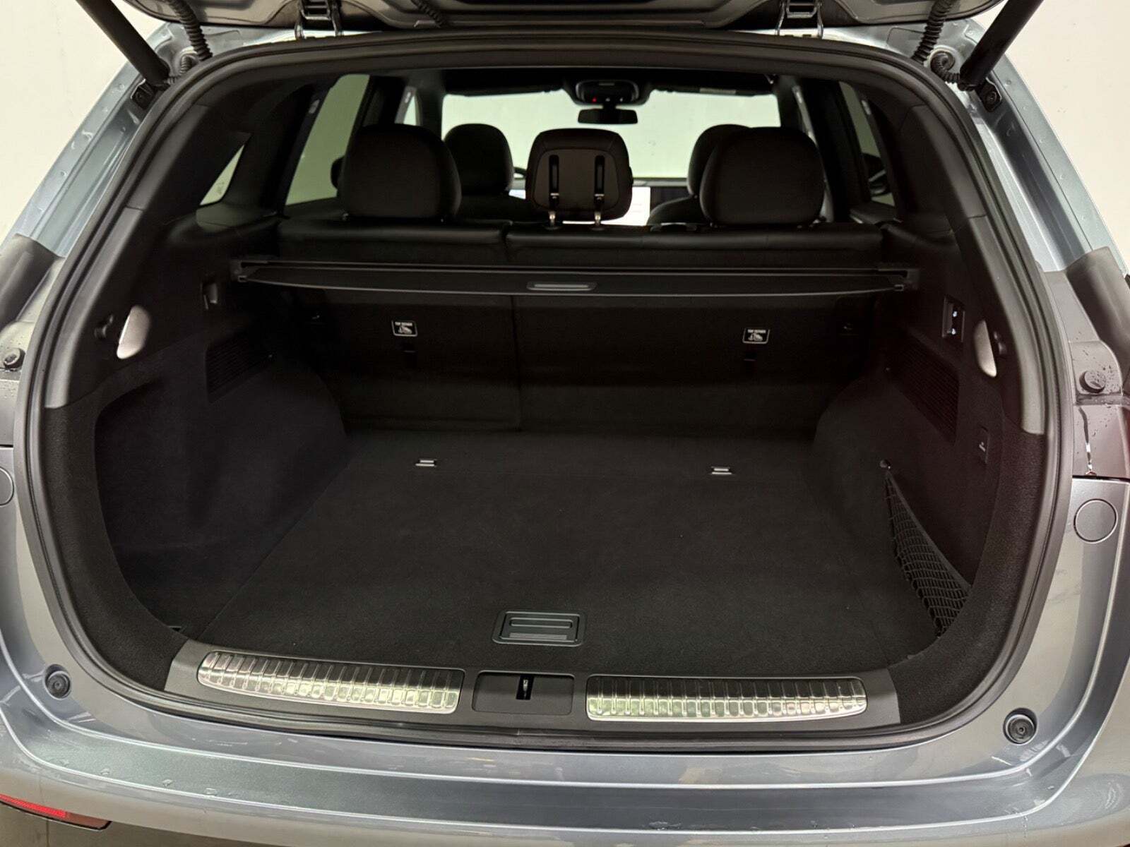 Grå Xpeng G9 fra 2024